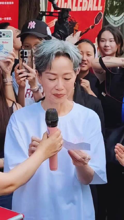 叶童路演傲娇安利新片,活色生香定档国庆