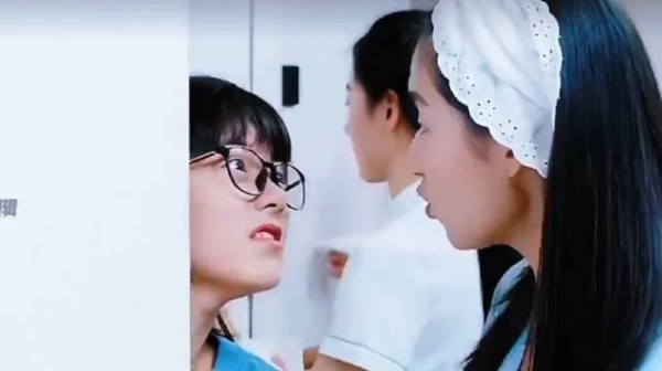 谁的青春不是林妙妙？一边反抗妈妈的管束，一边在现实里摔跟头，慢慢长成大人