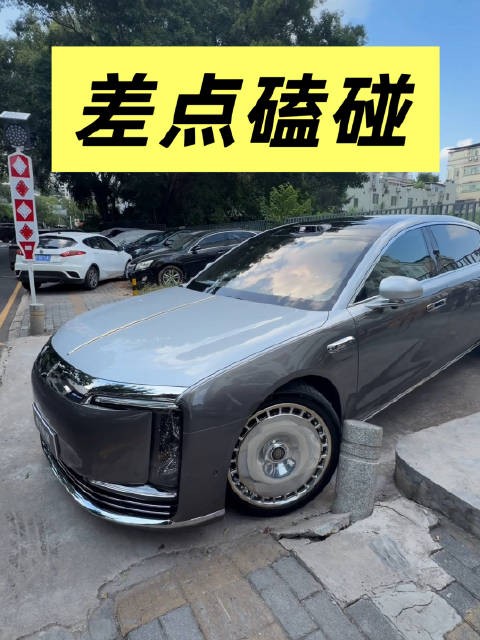 一个视频,教你开尊界吃大运烧鸡看邓紫棋演唱会, 专业视频创作季