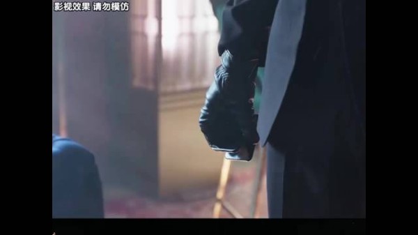 大佬独闯混混的老巢去营救女儿，谁料却得知女儿根本不在这里 