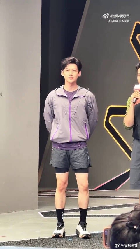 白敬亭的脑洞穿搭，意外的还挺有记忆点