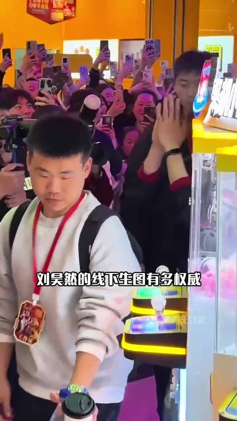 刘昊然广州活动清爽少年感