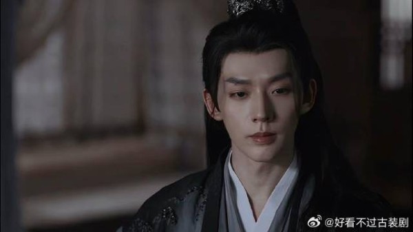 为沐清歌上药苏易水脸红心跳,看她受伤,心终究是融化