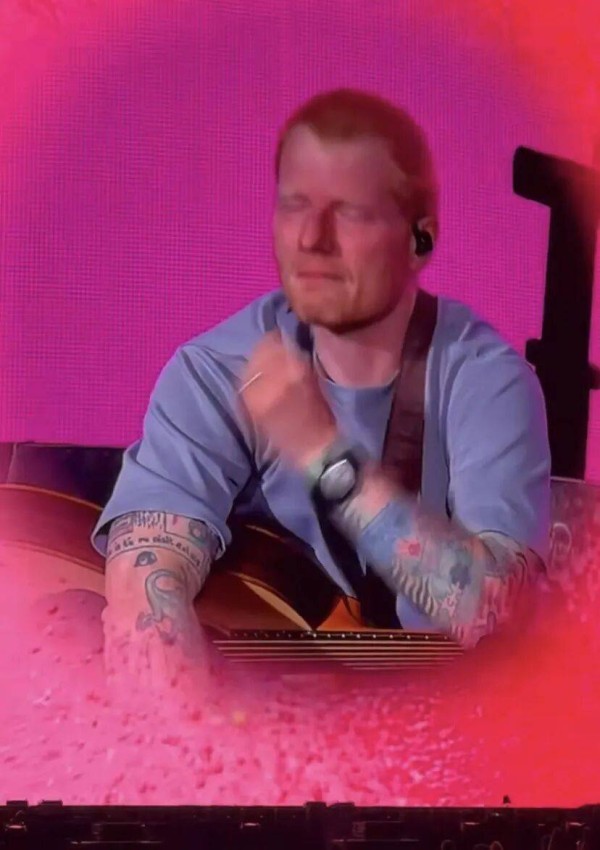 Ed Sheeran 哭了!