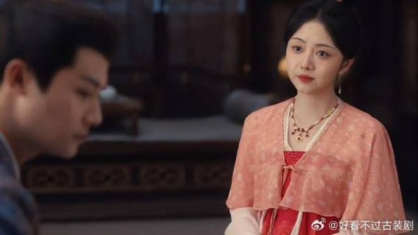 杨静澜想和老婆贴贴,这不一不小心季英英就点坑里去了