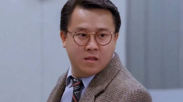 小伙意外发现碎钞机出现故障,因此彻底走向人生巅峰