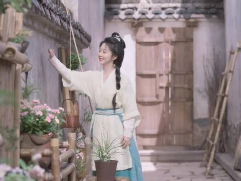 兰香入青楼，蕺儿舍衣换装助其逃脱