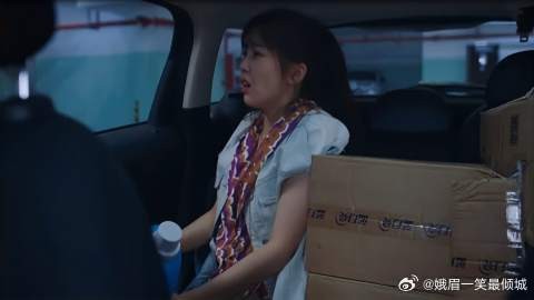被困车里是多么无助!菜瓜:谁来救救我!