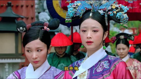 甄嬛经历后宫命案,为求自保选择逃避