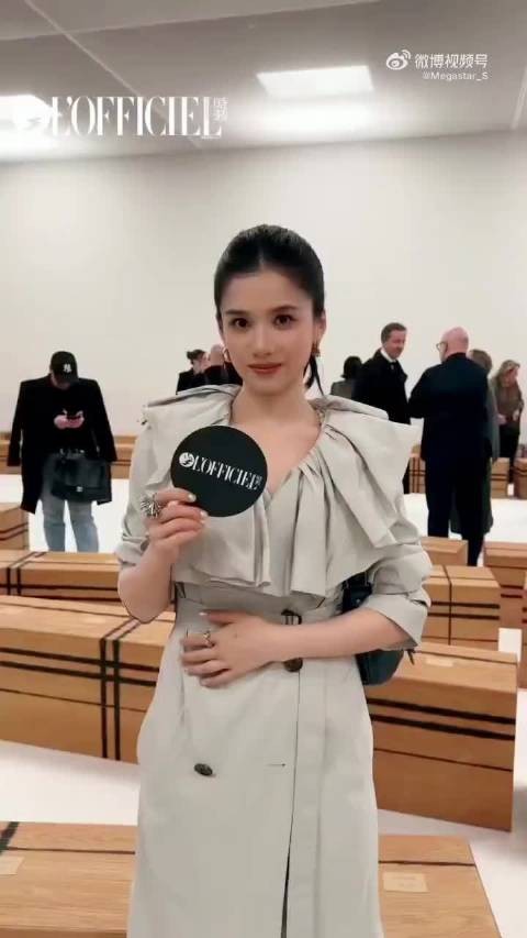张婧仪亮相Burberry 2027夏季系列时装秀，品牌大使的公主氛围感拉满！…