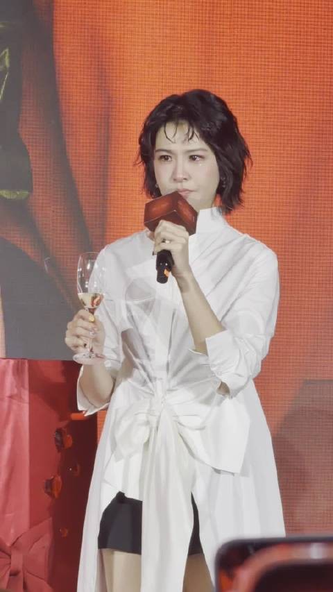 曾沛慈巡演官宣落泪,回顾出道17年心路历程