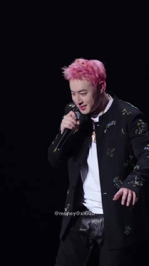 潘玮柏同台护人显温柔，成熟男人分寸尽现