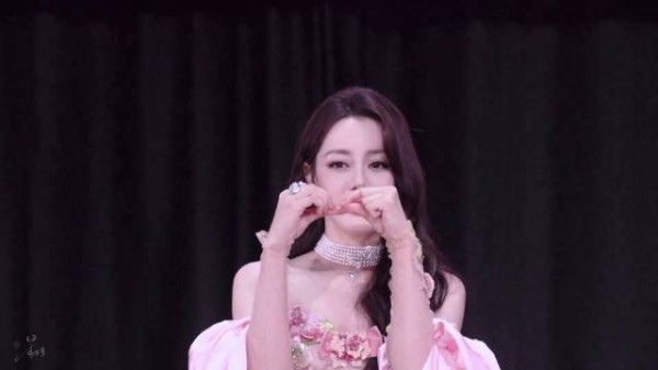 迪丽热巴：奇奇怪怪的声音