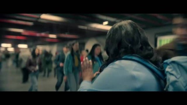 《赴汤蹈火》50岁杀手姨姨+被丈夫抛弃的主妇,一对苦命人亡命天涯!