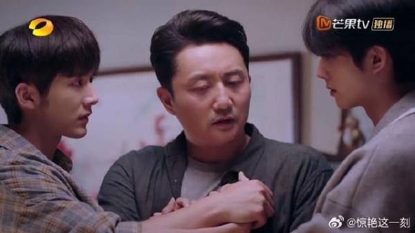 李爸酒后吐真言,哭诉这些年孩子们的不容易,众人安慰