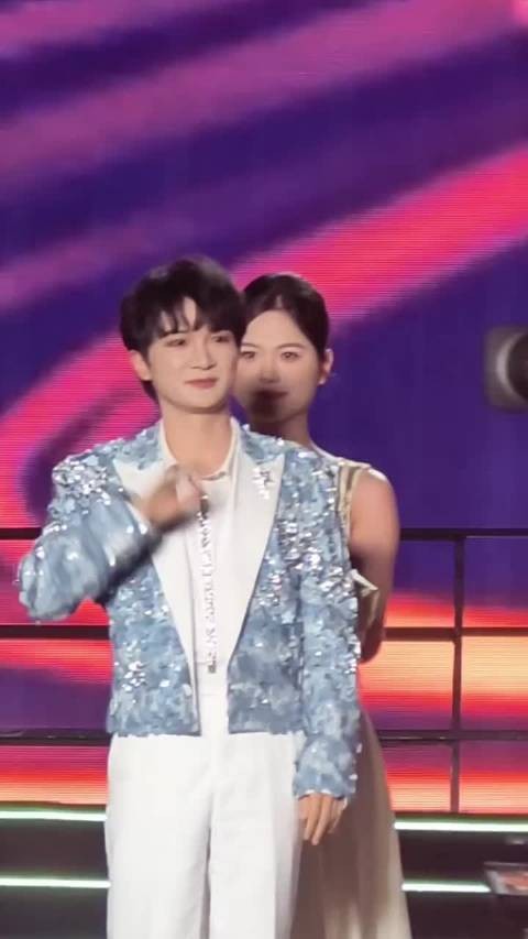 周深又给生米们争光了,恭喜荣获年度优秀演唱