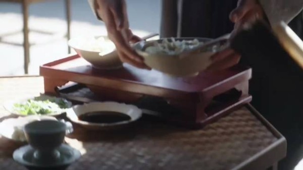 他明知儿子在饭菜里下了毒,却还是装作不知情吃了下去