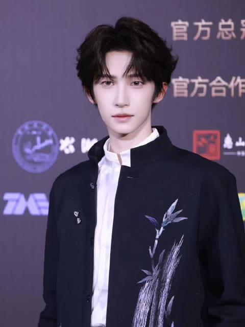 又英气又漂亮的一张脸