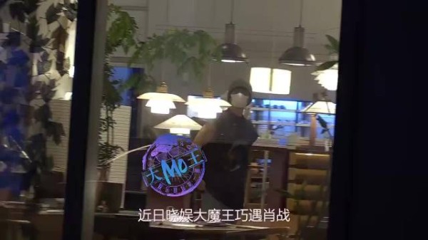 肖战和男大有什么区别,肖战和好友逛街日常