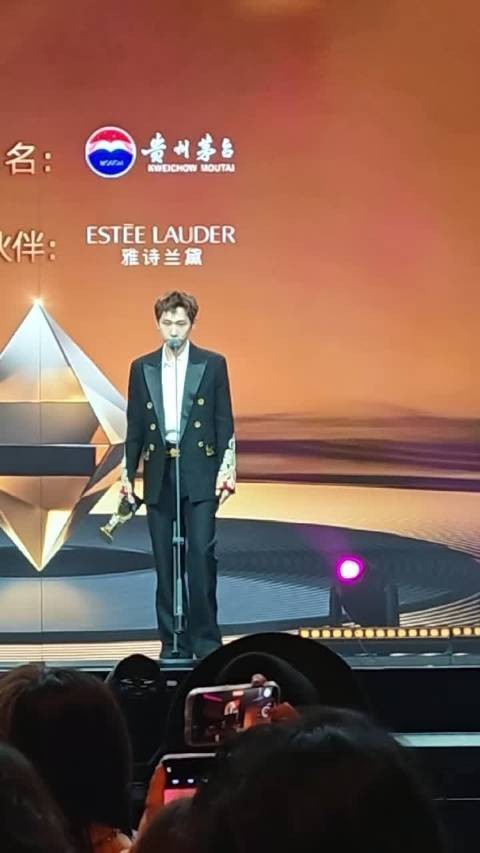 汪苏泷拿下年度歌手,坦言肯定并笑称时间拆八瓣