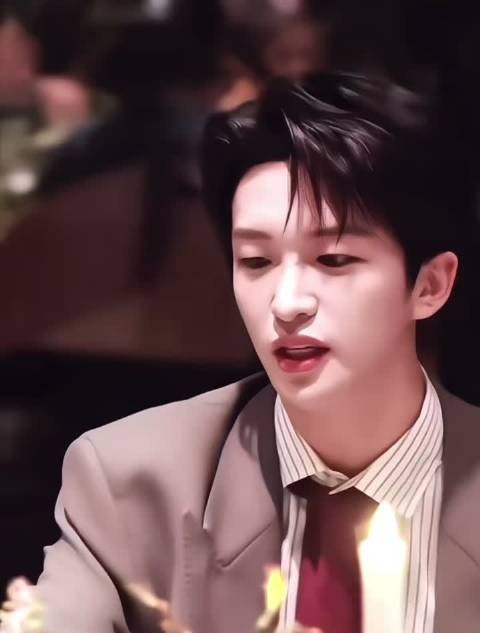 黄子弘凡留洋归来小少爷,小说男主照进现实