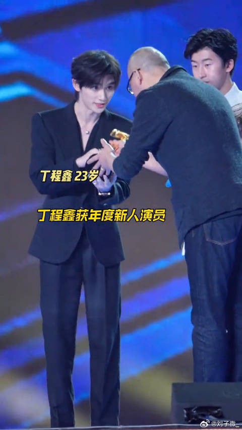 恭喜小丁获M榜年度新人！真是未来可期了！刺杀小说家2 M盛典