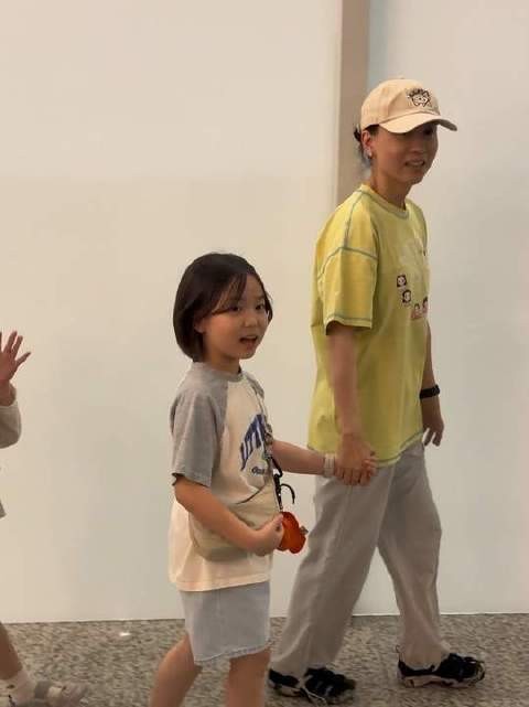 你居然清楚我跟哈温碰面了！还特地赶去机场接机呢