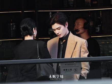 与胡杏儿老师同框飙戏,纯正港味扑面而来