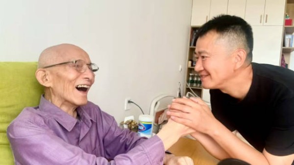 李嘉明回忆游本昌生前为他证婚：手把手教表演 像父亲一样安慰教导我