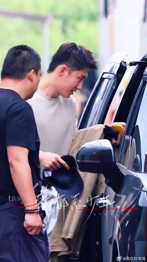 踏上米兰之行,出发状态满分,坐等时装周的各种惊艳瞬间