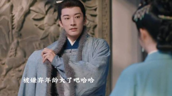 linda爷被兰香说年纪,去见兰香都要穿显年轻的衣服还要照照镜子哈哈