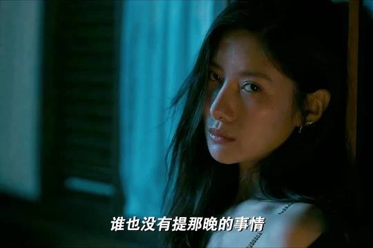 女孩醉酒后被咖啡店老板收留