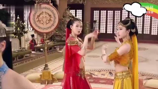 心机女跳肚皮舞迷惑皇上，谁料妃子是妖精，施法让皇上只爱她