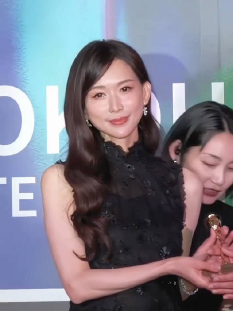 林志玲嫁给黑泽良平后,整个人面相和举止都彻底变了,越来越像精致人偶…