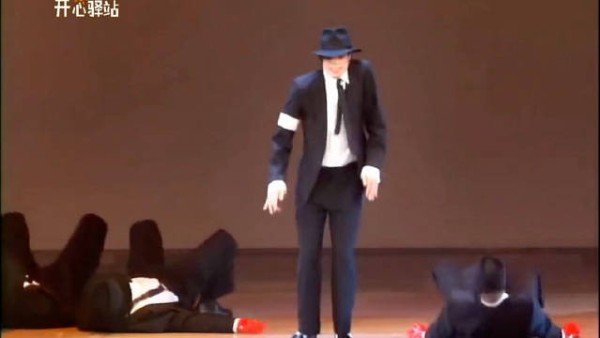 史上最强现场：1995年迈克尔杰克逊在MTV的表演！