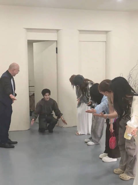 一航至春禾我没绷住 以婚而愈杀青快乐 给yhgg吓得跪下了