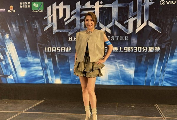 香港知名女星曝遇严重车祸，右手扭成“7”字，与剧中情节相似