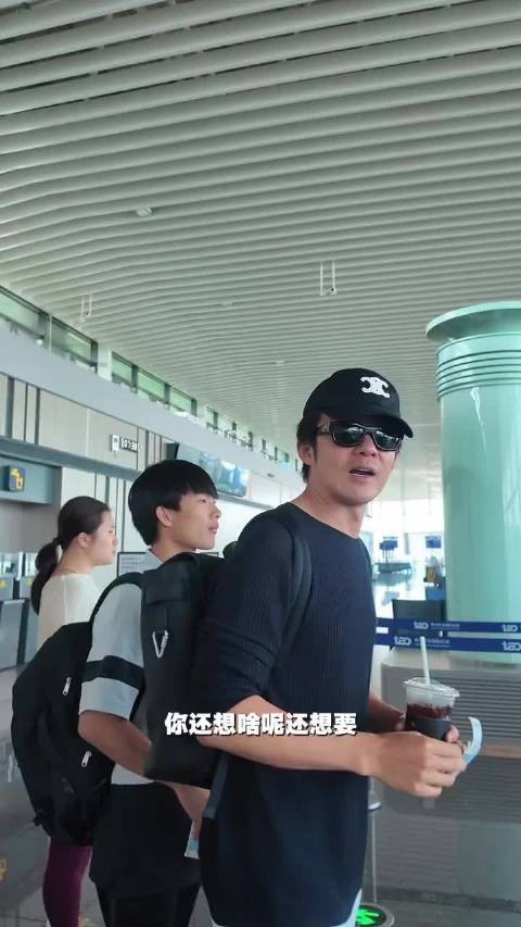 欧买噶…李泽锋给站姐报销了苹果18pm2TB