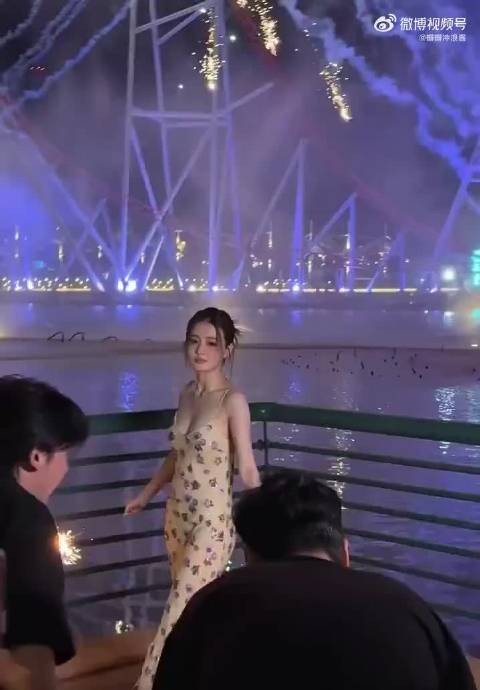 很奇怪,她很多人夸,但是五六年几乎没看到她的新作品