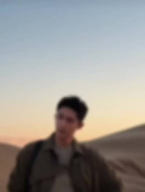 黄景瑜出差米兰带小狗干打卡，自曝分离焦虑