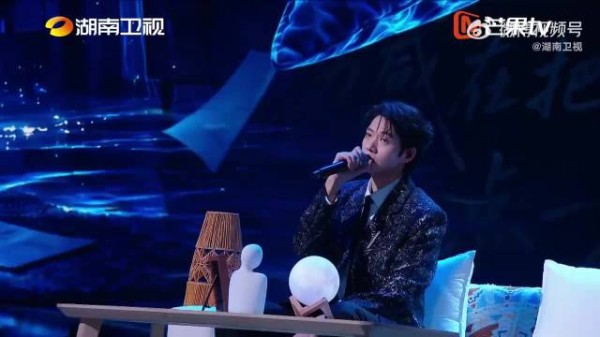魏大勋中秋之夜唱一半一半，化身情绪观测员
