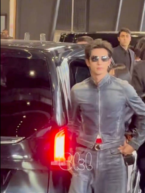 宋威龙到达gucci大秀现场,高大英俊帅爆了,现场好多粉丝啊!