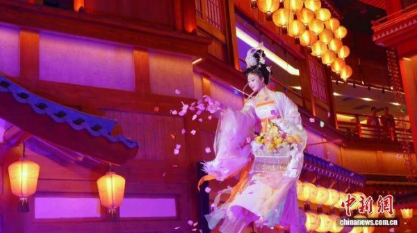 陕西西安:月满长安 沉浸式唐风中秋月宴吸引游人