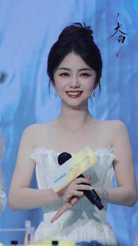 谭松韵郑州春娟活动真人惊艳,上镜反而吃亏