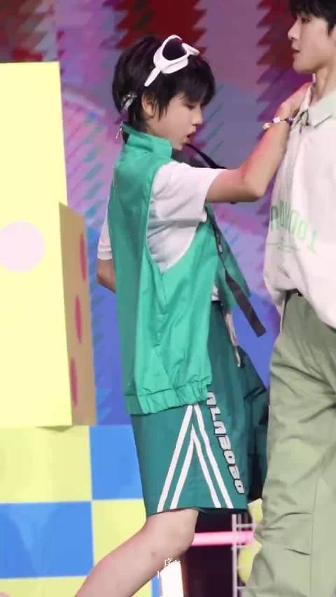 张桂源世界上的另一个我单人直拍破百万,第八个百万播放