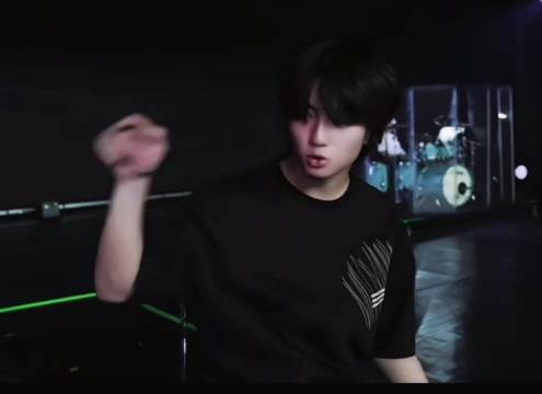 我上课沉浸式幻想自己天下无敌突然被老师点名belike