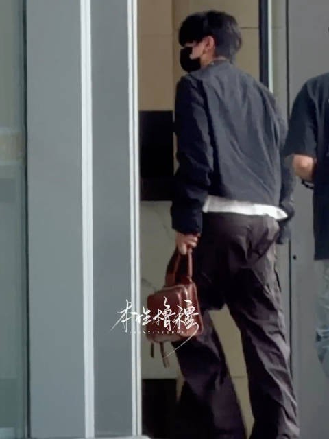 穆祉丞启程巴黎时装周啦!期待恩仔闪耀巴黎