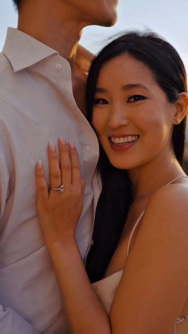 恭喜！TVB前女星黄碧莲结婚一周年当天生子，离巢一年后连迎人生喜事
