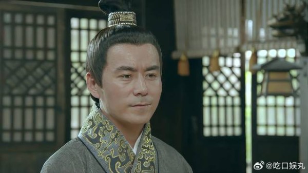 男人一听可以娶小师妹，立马帮贪官出主意，真是难过美人关