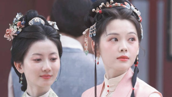 放二妹妹和谢昭擦肩而过这个镜头 看起来后面还有故事